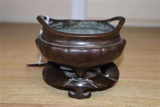 A Chinese bronze tripod censer and stand overall height 9.5cm